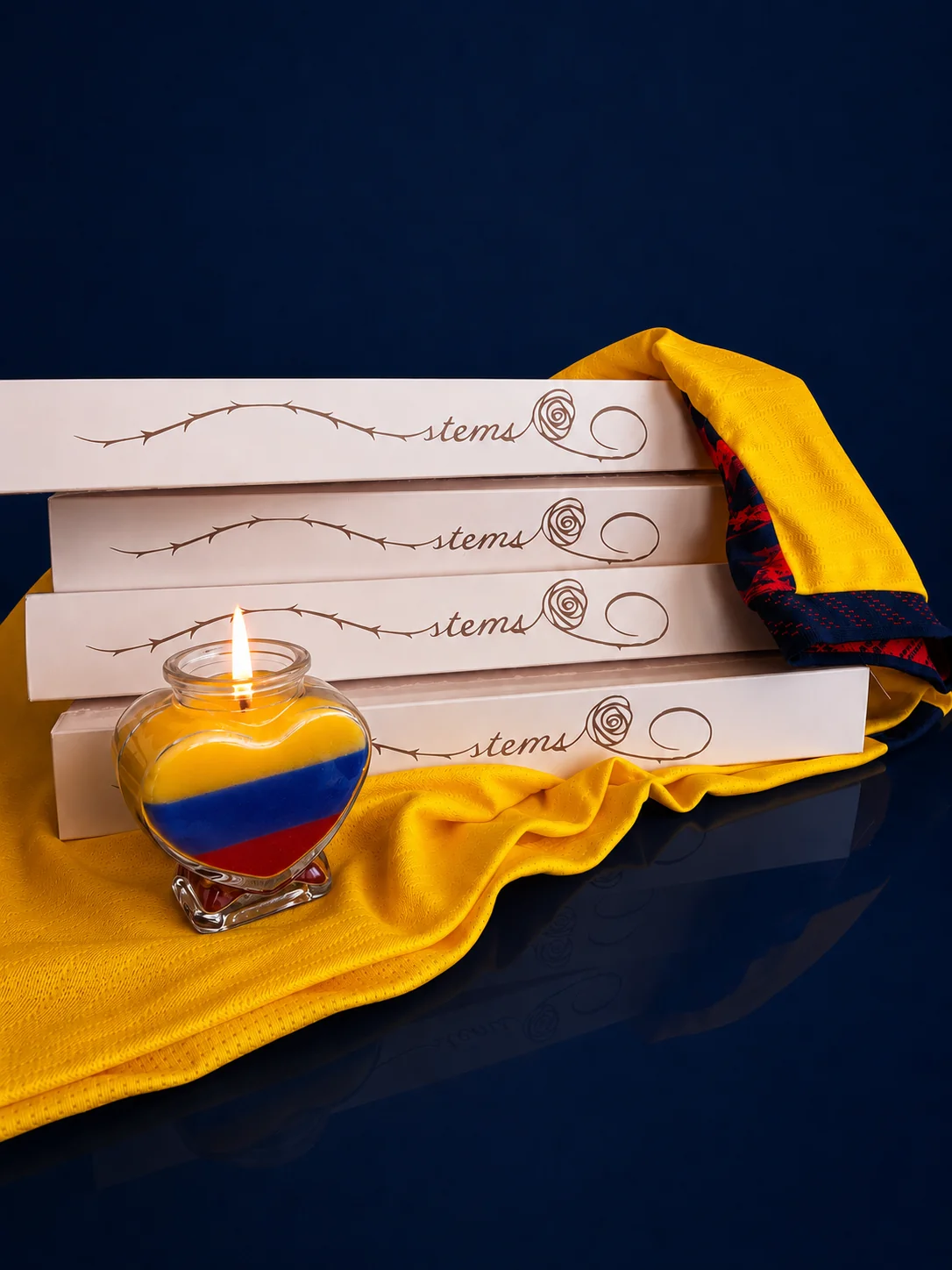 Cajas 9stems sobre fondo azul oscuro con elementos del Ecuador