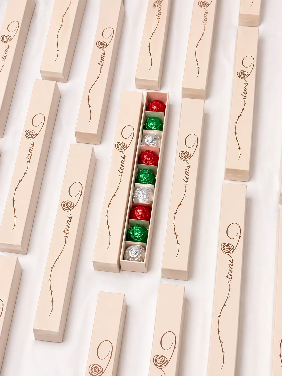 Patrón de cajas 9stems con una abierta al centro
